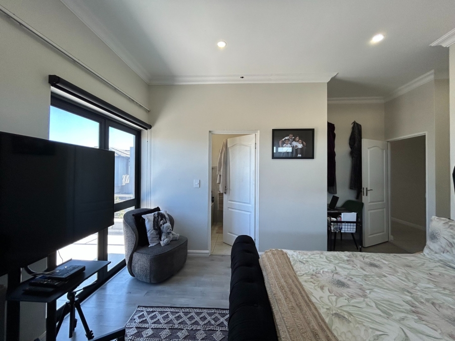 To Let 4 Bedroom Property for Rent in Sandown Western Cape